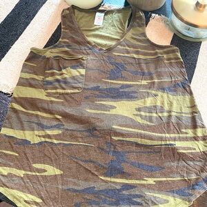 Camo Print Every Day Pocket Tank Women’s size XL EUC